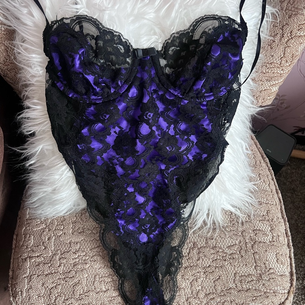 Vintage Victoria’s Secret teddy size Large💜🖤